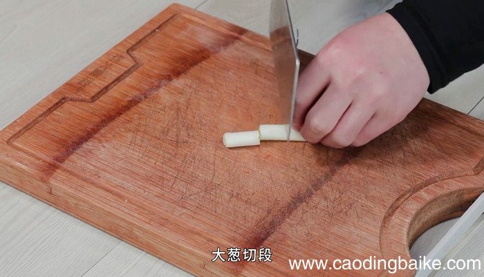 萝卜西红柿炖牛腩的做法 萝卜西红柿炖牛腩怎么做
