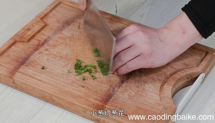 萝卜西红柿炖牛腩的做法 萝卜西红柿炖牛腩怎么做