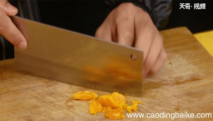 蛋黄南瓜的做法 蛋黄南瓜怎么做