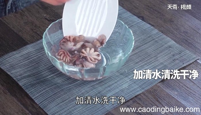 八爪鱼焯水的做法 八爪鱼焯水怎么做
