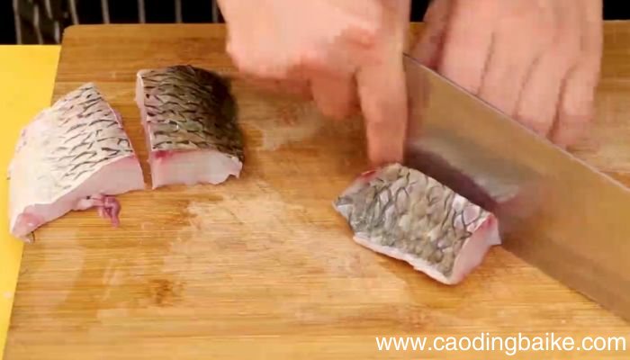 椒盐煎草鱼如何做椒盐煎草鱼的做法