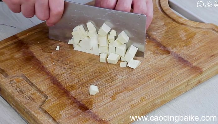 毛豆炒豆腐丁的做法毛豆炒豆腐丁怎么做