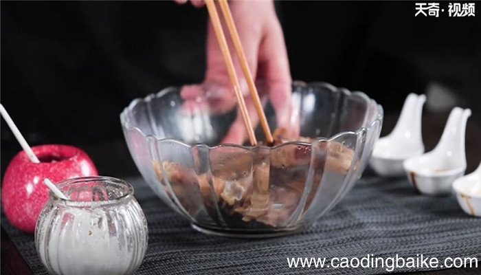酱焖鸭脚包怎么做 酱焖鸭脚包的做法