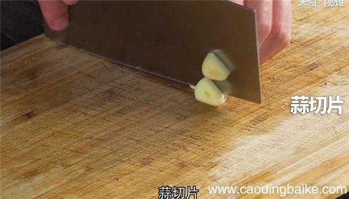 酱焖鸭脚包怎么做 酱焖鸭脚包的做法