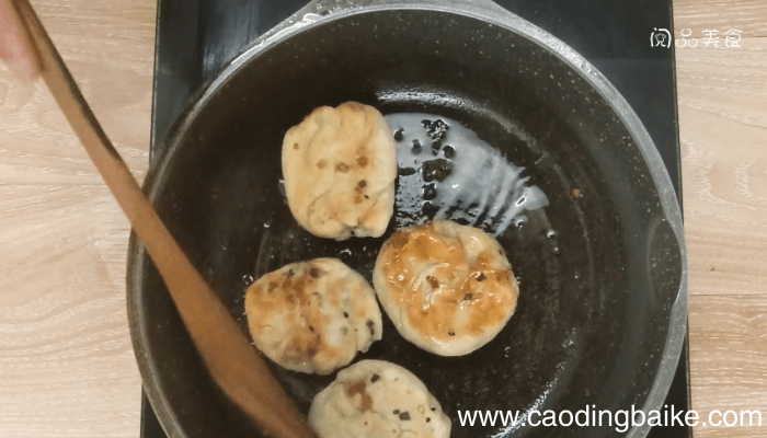 油渣葱花饼 油渣葱花饼的做法