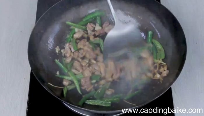 尖椒鸡腿怎么做尖椒鸡腿的做法