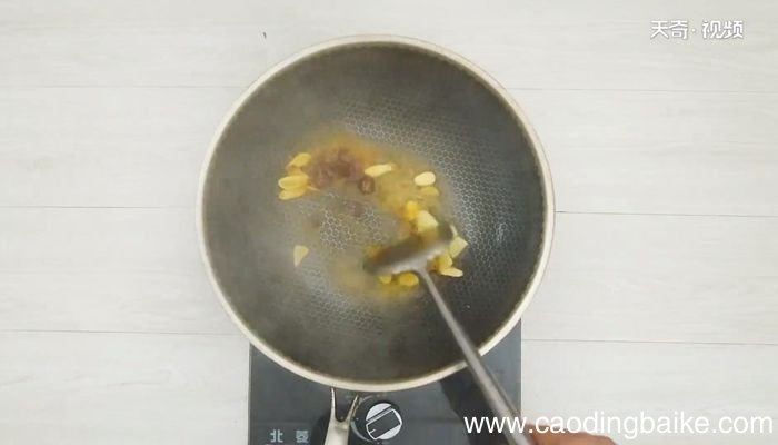 土豆焖羊排的做法 土豆焖羊排怎么做
