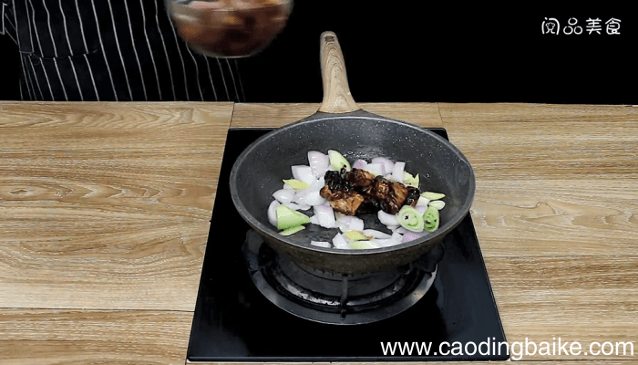 鲍鱼鸡翅煲 鲍鱼鸡翅煲怎么做好吃