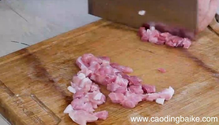 尖椒炒肉丁的做法尖椒炒肉丁怎么做
