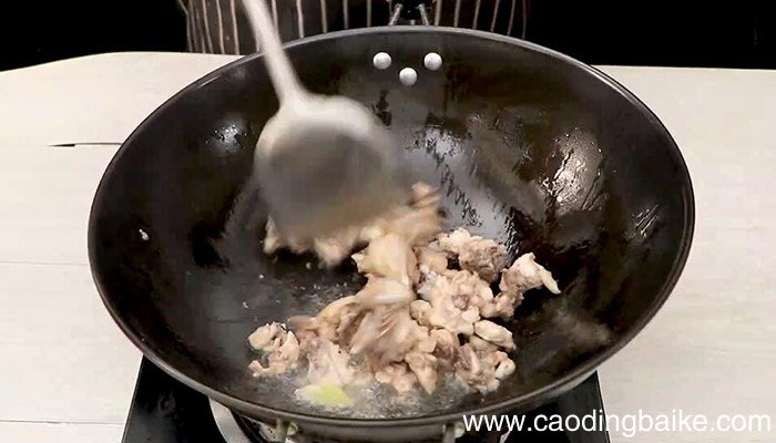 红枣板栗炖鸡怎么做 红枣板栗炖鸡的做法