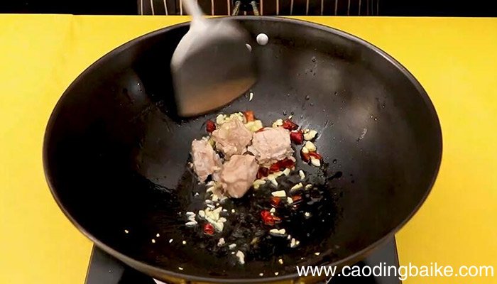 红烧茭白排骨做法 红烧茭白排怎么做
