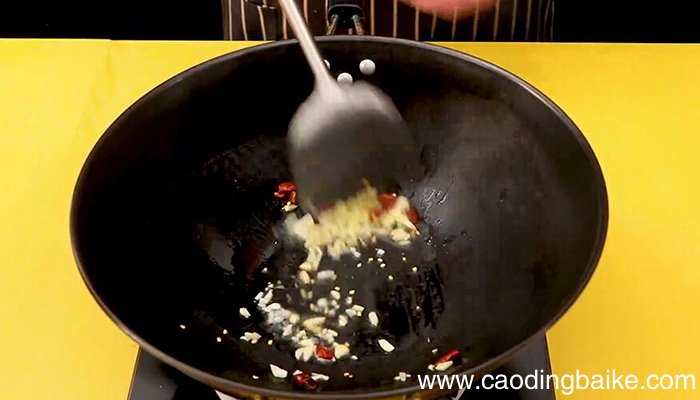 红烧茭白排骨做法 红烧茭白排怎么做