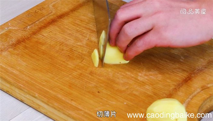 鱼丸炒蘑菇土豆萝卜汤怎么做 鱼丸炒蘑菇土豆萝卜汤 的做法