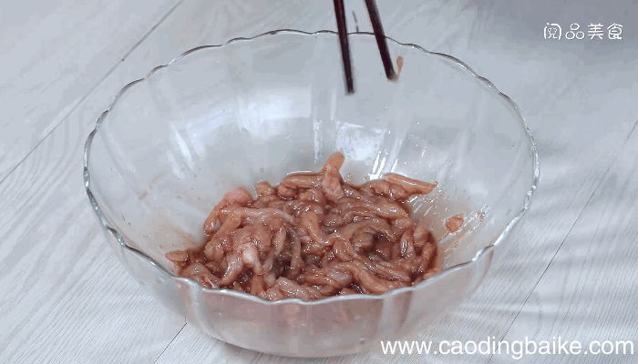 柿子椒炒鸡丝的做法，柿子椒炒鸡丝怎么做