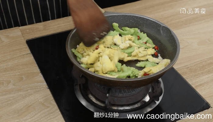 苦瓜炒鸡蛋的做法 苦瓜炒鸡蛋怎么做好吃