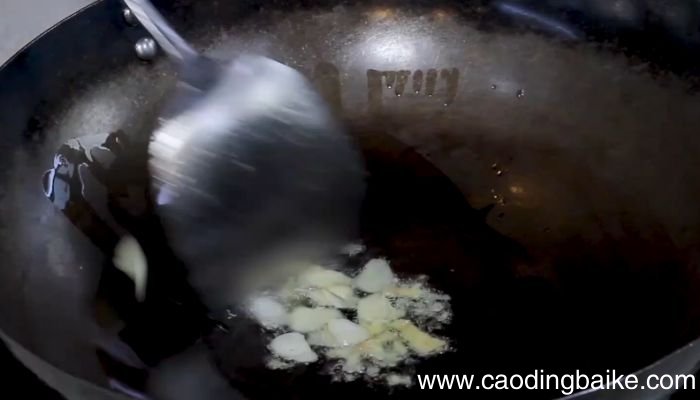 茭白炒木耳的做法茭白炒木耳怎么做