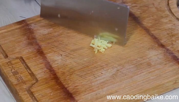 茭白炒木耳的做法茭白炒木耳怎么做