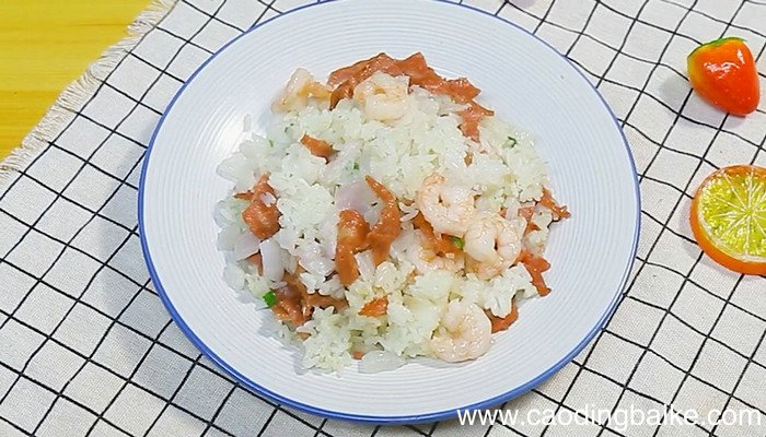 肥牛虾仁炒饭怎么做 肥牛虾仁炒饭的做法