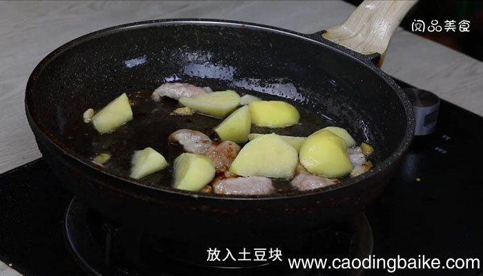 五花肉炖茄子土豆 五花肉炖茄子土豆的做法