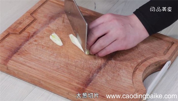 莴苣炒胡萝卜五花肉的做法 莴苣炒胡萝卜五花肉怎么做