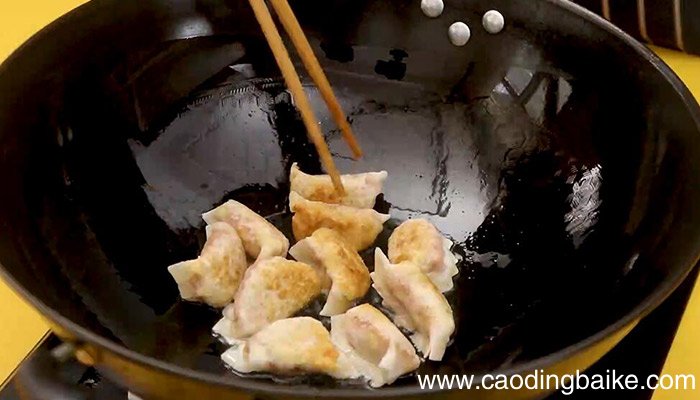 胡萝卜煎饺教程 胡萝卜煎饺的做法