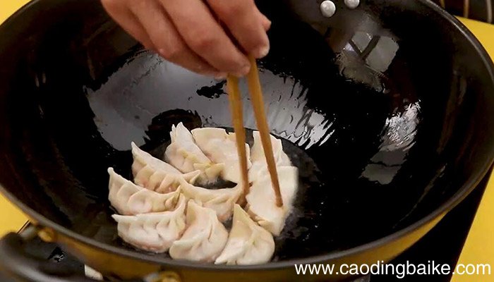 胡萝卜煎饺教程 胡萝卜煎饺的做法