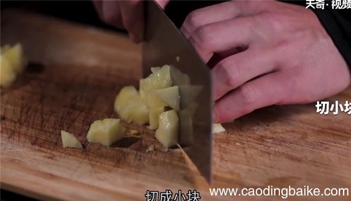 泰式菠萝炒饭怎么做 泰式菠萝炒饭的做法