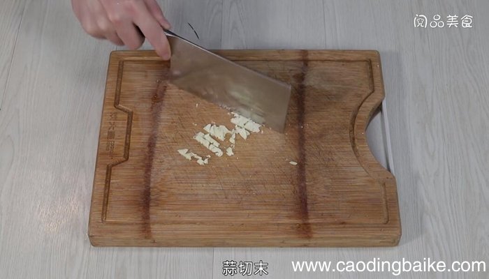 蚕豆炒鸡丁如何做 蚕豆炒鸡丁的做法