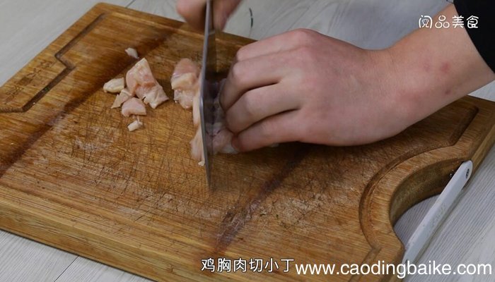 蚕豆炒鸡丁如何做 蚕豆炒鸡丁的做法
