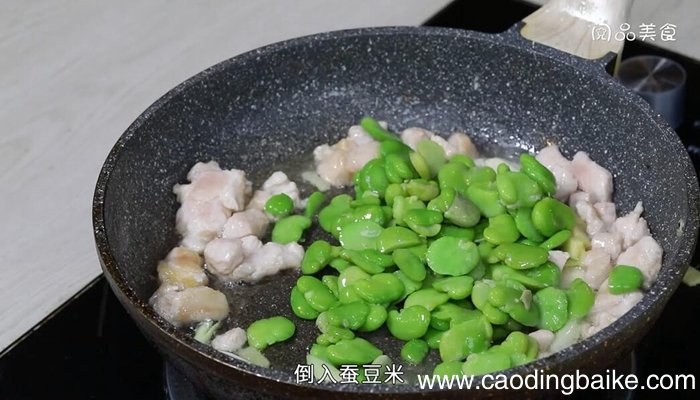 蚕豆炒鸡丁如何做 蚕豆炒鸡丁的做法