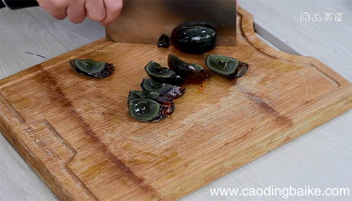 尖椒肉末炒皮蛋的做法 尖椒肉末炒皮蛋怎么做