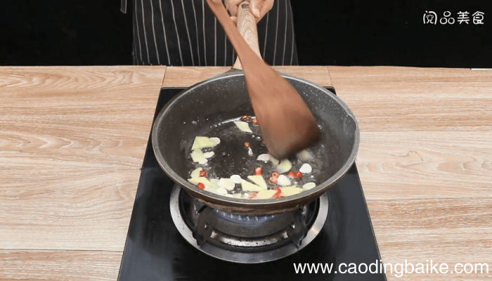 青椒炒油渣 青椒炒油渣的做法