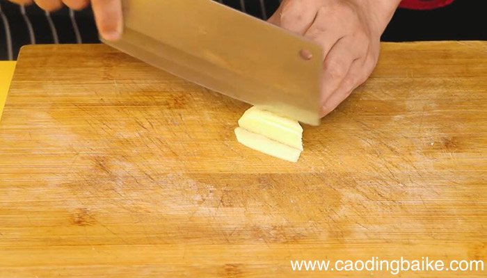 肥肠炖干豆腐的做法 肥肠炖干豆腐怎么做