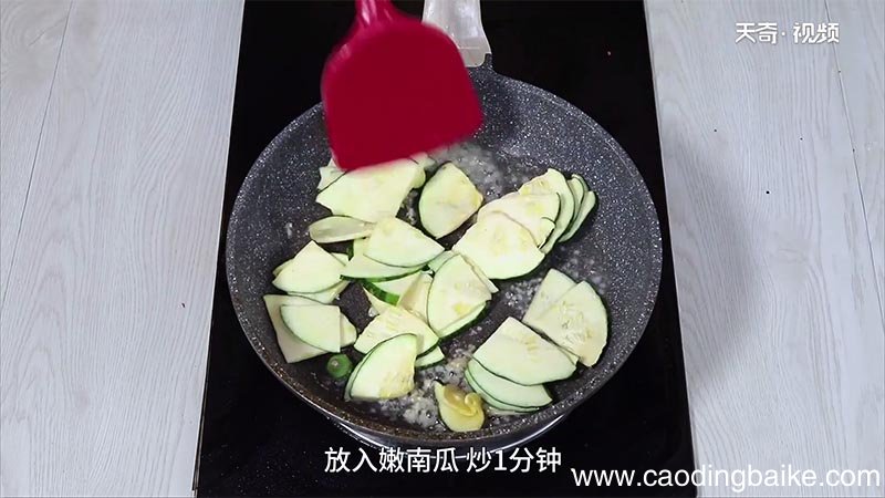 炒鱿鱼的做法 炒鱿鱼怎么做好吃