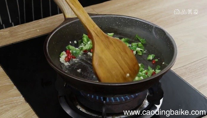 青椒皮蛋的做法 青椒皮蛋怎么做好吃