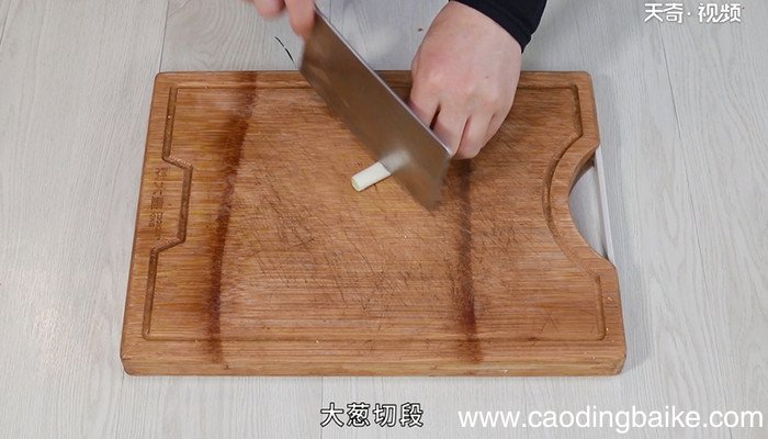 怎样做红烧冰糖猪蹄 红烧冰糖猪蹄的做法