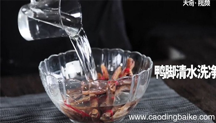 砂锅焗鸭脚怎么做 砂锅焗鸭脚的做法