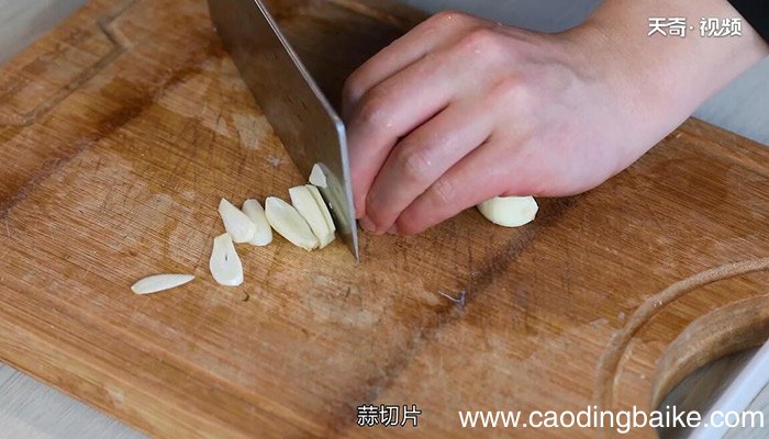香菇酱焖鸡的做法 香菇酱焖鸡怎么做