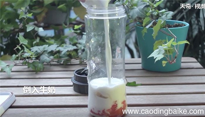 西柚香蕉奶昔怎么做 西柚香蕉奶昔的做法