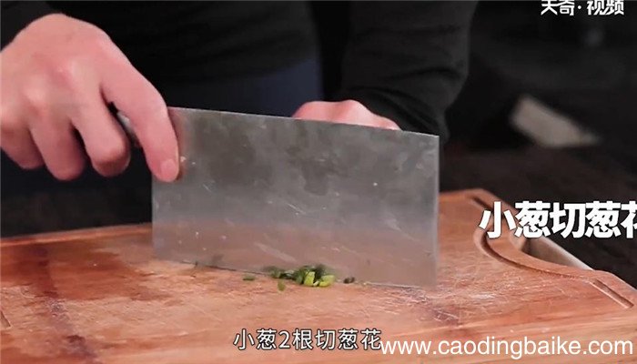 猪尾花生煲怎么做 猪尾花生煲的做法