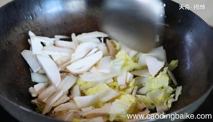 杏鲍菇烩圆白菜的做法 怎么做杏鲍菇烩圆白菜