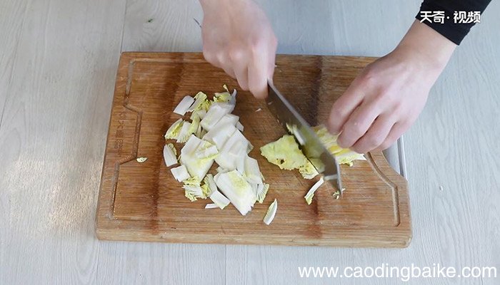 杏鲍菇烩圆白菜的做法 怎么做杏鲍菇烩圆白菜