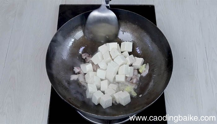 尖椒烧豆腐怎么做 尖椒烧豆腐的做法
