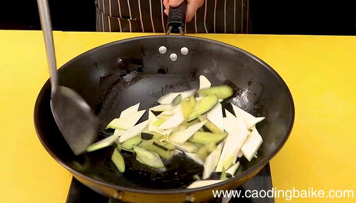茭白茄子炒肉片的做法 茭白茄子炒肉片怎么做
