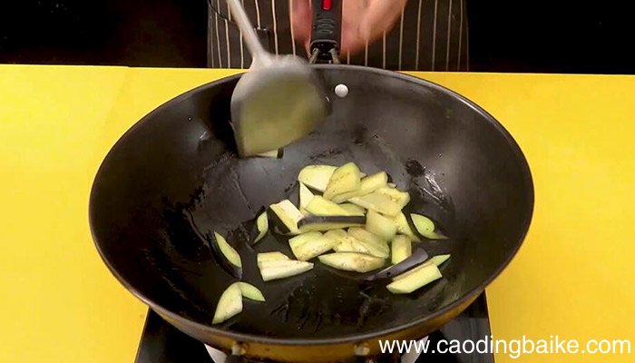 茭白茄子炒肉片的做法 茭白茄子炒肉片怎么做