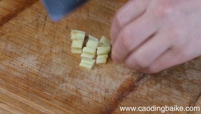 黄豆炖骨头汤的家常做法黄豆炖骨头汤怎么做