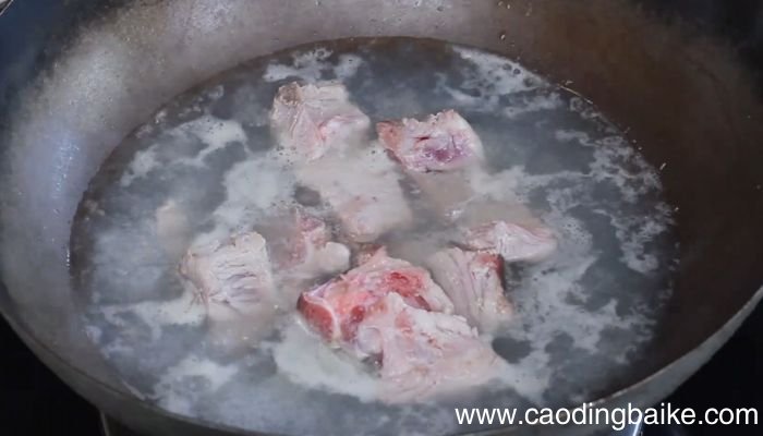 黄豆炖骨头汤的家常做法黄豆炖骨头汤怎么做