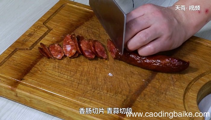 香肠用什么炒好吃 香肠咋做最好吃