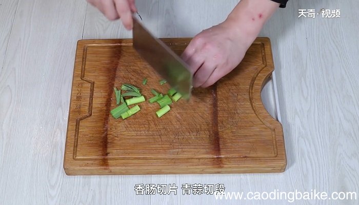 香肠用什么炒好吃 香肠咋做最好吃