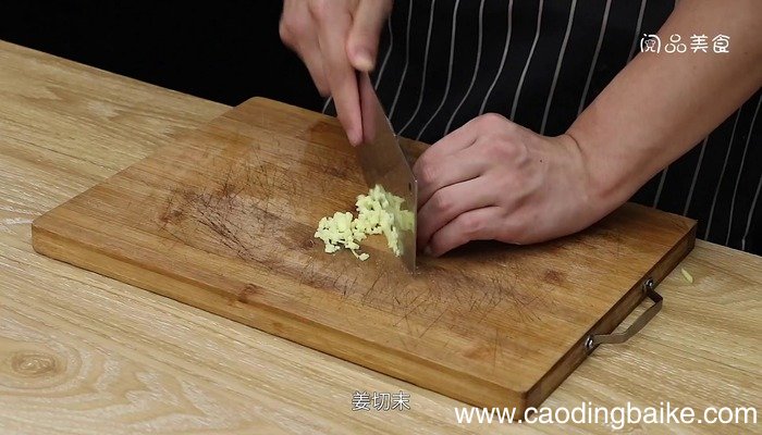 双椒炒小鱼仔 双椒炒小鱼仔的做法